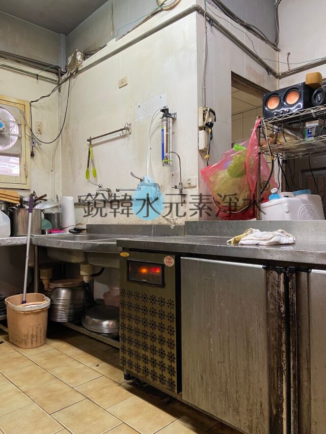水元素淨水 台中旗艦店🔍🔍🆗🚗🚗

💧感謝西區 美式餐廳安裝愛惠浦淨水系統
💧機型⬇️⬇️
🔍愛惠浦 EVERPURE PURVIVE PRO-4FC-L

🔍世界標準除鉛。
🔍銀離子抑菌。
🔍高效能處理水量。

💧提升設備整體濾淨效能

濾芯型號⬇️⬇️
🔍愛惠浦EVERPURE 4FC-L 銀離子抑菌系列

#愛惠浦RevolvrTrio三道式吊架組過濾器淨水器
#中央處理組合系統
#提供換濾心服務
#賀眾牌飲水機逆滲透淨水器
#裝機請找我們
#服務好速度快
#維修飲水機過濾器淨水器
#愛惠浦淨水器過濾器
#3M全戶式軟水機過濾器淨水器

加入LINE@好友連結️
http://lin.ee/yPU3YeO
立即成為我們的好朋友吧~

銳韓有限公司 http://2020.com.tw
電話 04-2241-2170
地址 406 台中市北屯區梅川東路四段92號